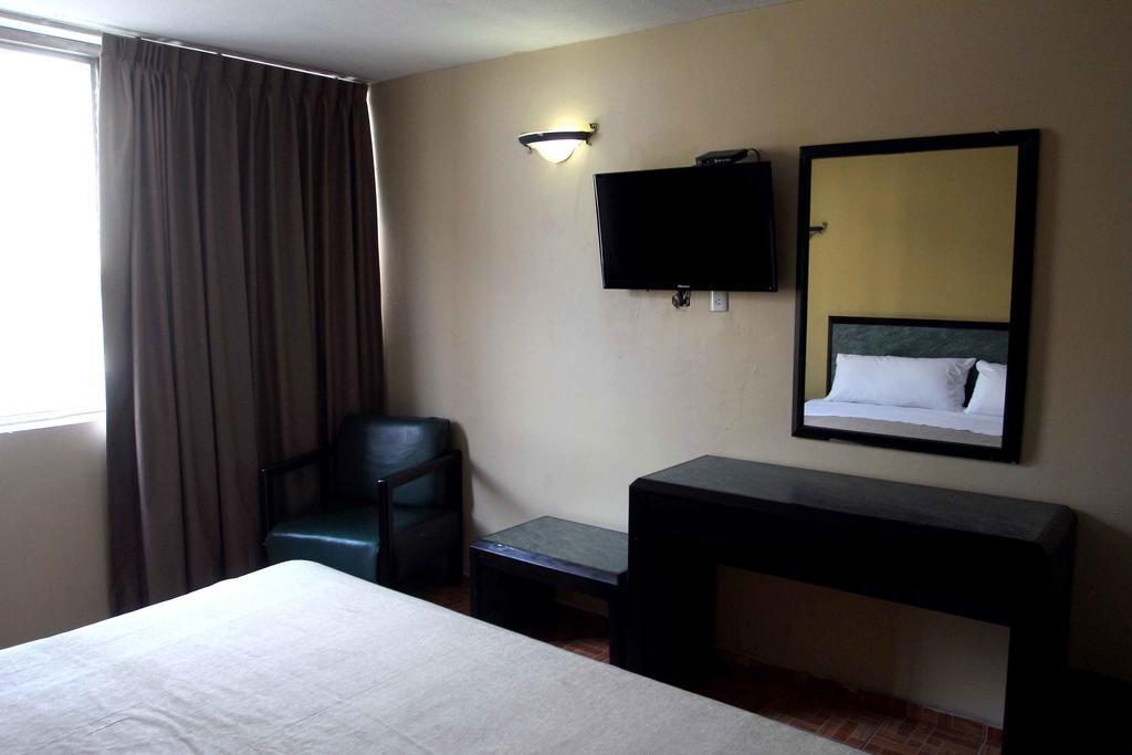 Hotel Universo غوادالاجارا الغرفة الصورة