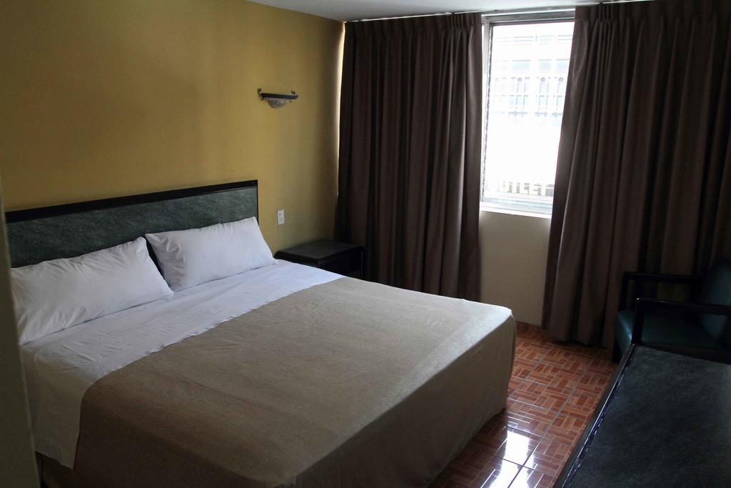 Hotel Universo غوادالاجارا الغرفة الصورة