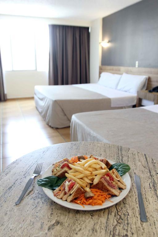 Hotel Universo غوادالاجارا الغرفة الصورة