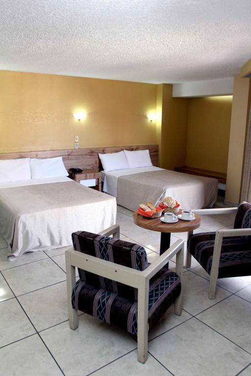 Hotel Universo غوادالاجارا الغرفة الصورة